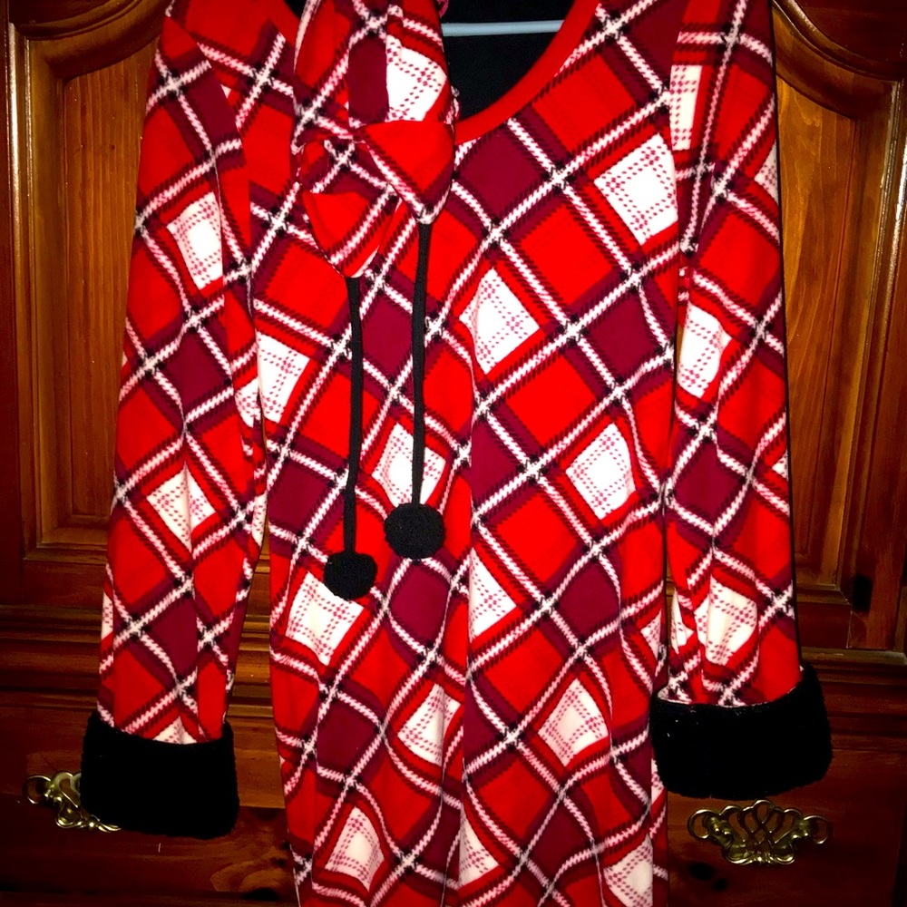 Sleep dress below the knees with a hat.  Fake fur cuffs.